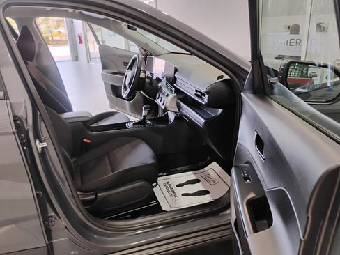 Used 2024 Hyundai Kona SE image 59