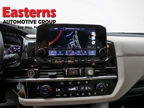 Used 2023 Nissan Pathfinder SL AWD/4WD image 11