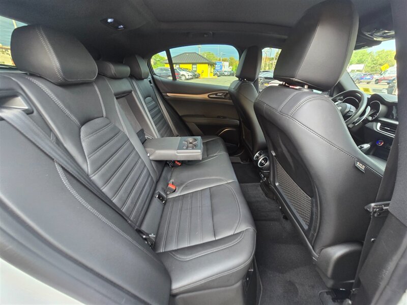Used 2023 Alfa Romeo Stelvio Veloce AWD/4WD image 17