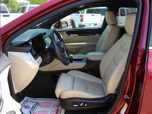Used 2017 Cadillac XT5 Luxury w/ Advanced Security Package AWD/4WD image 9