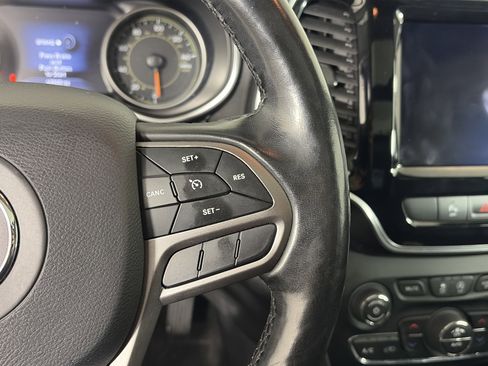 Used 2020 Jeep Cherokee Limited w/ Trailer Tow Group image 29