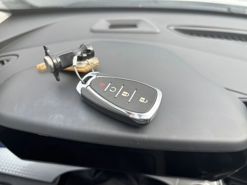Used 2025 Chevrolet Trax LT FWD image 21