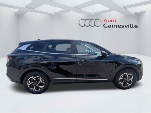 Used 2023 Kia Sportage LX FWD image 2
