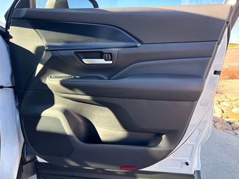 Used 2026 Toyota Grand Highlander AWD Hybrid image 28