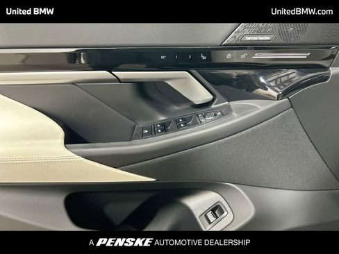 Used 2025 BMW 530i w/ Premium Package image 11