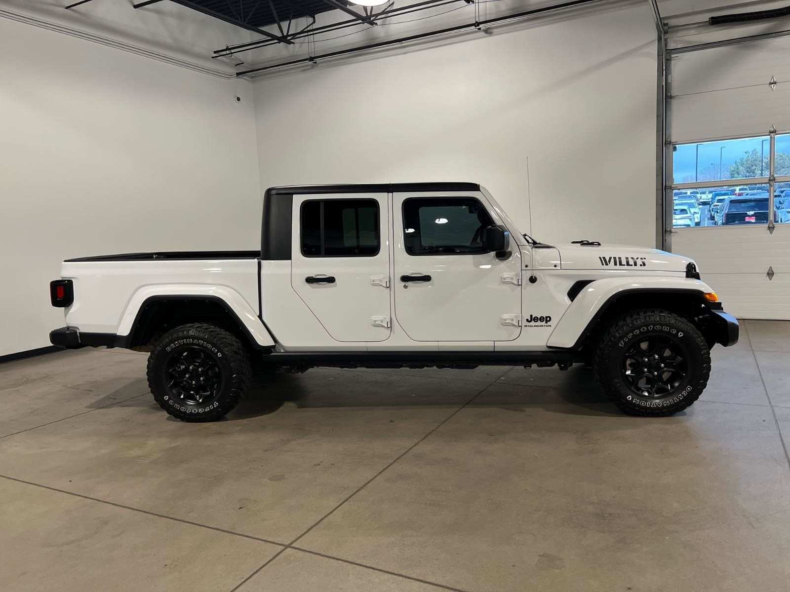 Used 2023 Jeep Gladiator Sport AWD/4WD image 2