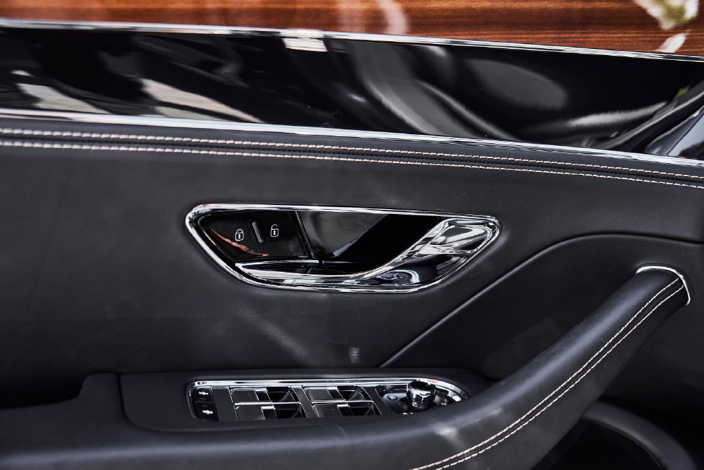 Used 2024 Bentley Flying Spur V8 AWD/4WD image 34