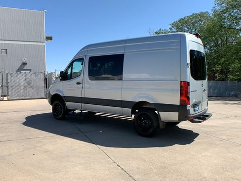 Used 2024 Mercedes-Benz Sprinter 2500 image 3