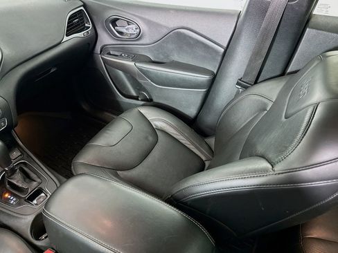 Used 2020 Jeep Cherokee Limited image 21