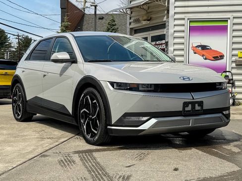 Used 2024 Hyundai Ioniq 5 SE image 1