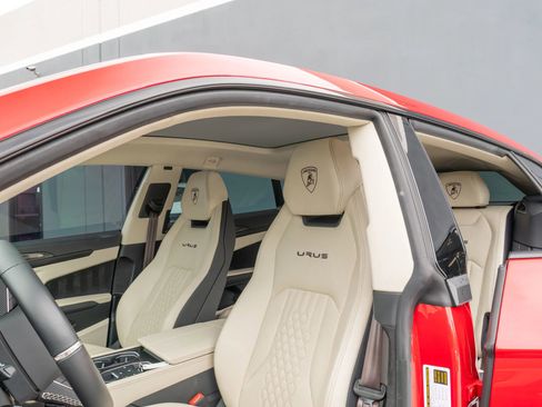 Used 2023 Lamborghini Urus S AWD/4WD image 11