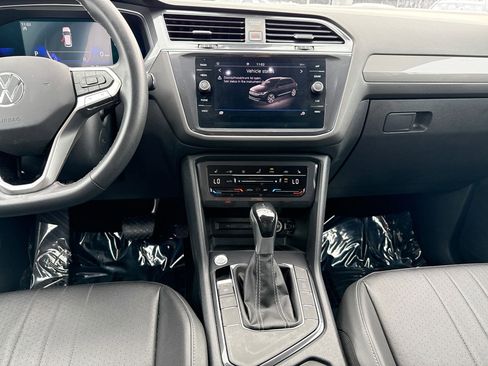 Used 2023 Volkswagen Tiguan SE image 17