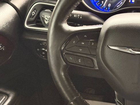 Used 2020 Chrysler Pacifica Touring-L image 33