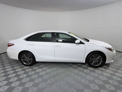 Used 2017 Toyota Camry SE FWD image 4