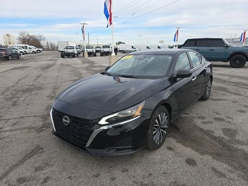 Used 2024 Nissan Altima 2.5 SV image 9