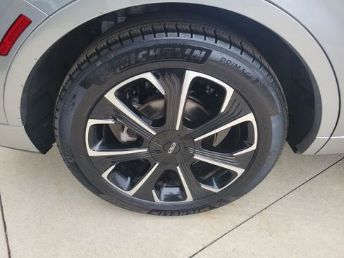 Certified 2024 Lincoln Nautilus Reserve w/ Equipment Group 202A image 17