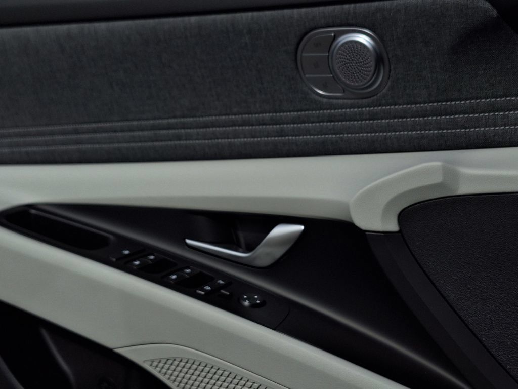 New 2026 Hyundai Elantra Limited FWD image 9