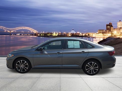 Used 2024 Volkswagen Jetta Sport FWD image 2