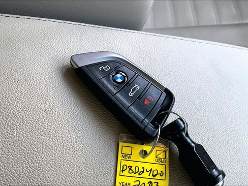 Used 2023 BMW 330i Sedan w/ Premium Package image 15