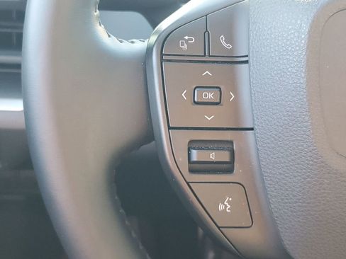 Certified 2025 Toyota Prius LE image 32