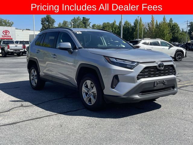 Used 2025 Toyota RAV4 XLE AWD/4WD image 7
