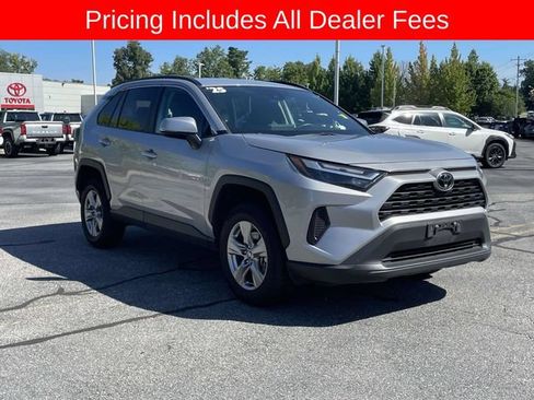 Used 2025 Toyota RAV4 XLE AWD/4WD image 7