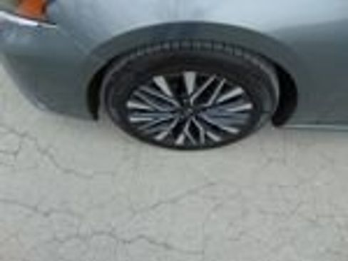 Used 2024 Nissan Altima 2.5 SV image 10