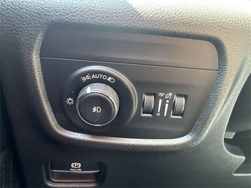 Used 2023 Jeep Grand Cherokee Limited image 19