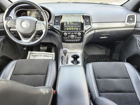 Used 2022 Jeep Grand Cherokee Laredo X image 12