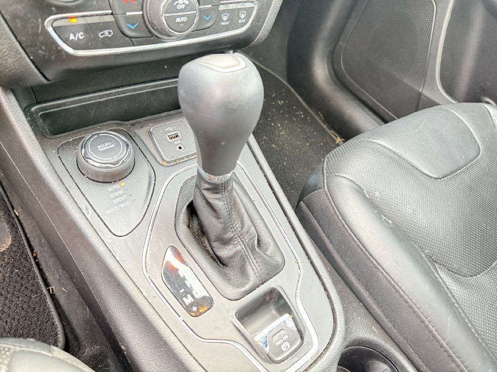 Used 2021 Jeep Cherokee Latitude Lux 80th Anniv w/ Quick Order Package 26U 80TH AWD/4WD image 28