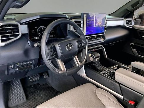 Used 2025 Toyota Tundra Limited AWD/4WD image 14