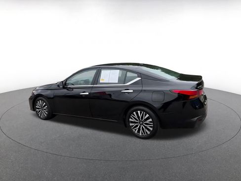 Used 2025 Nissan Altima 2.5 SV image 10