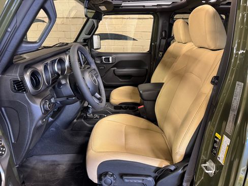 Used 2023 Jeep Wrangler Unlimited w/ Sun & Screen Package AWD/4WD image 19
