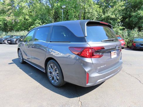 New 2026 Honda Odyssey Touring image 4