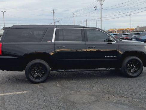 Used 2018 Chevrolet Suburban LT w/ Z71 Midnight Edition image 9