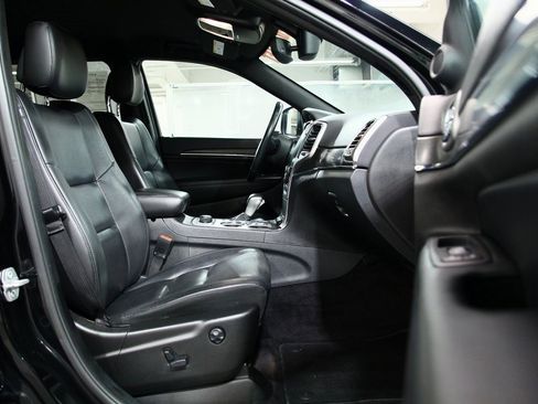 Used 2018 Jeep Grand Cherokee Limited image 23