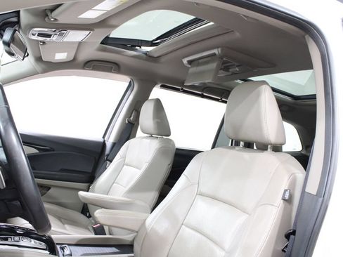 Used 2017 Honda Pilot Elite image 16