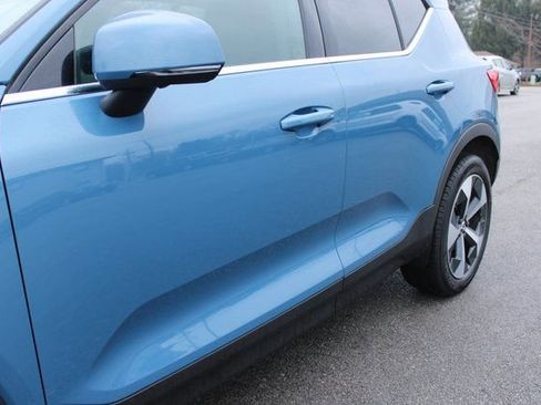 Used 2025 Volvo XC40 B5 Plus image 48