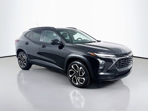 Used 2025 Chevrolet Trax RS w/ Driver Confidence Package FWD image 3