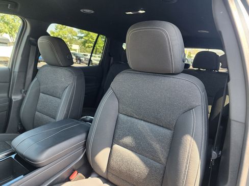 Used 2025 Chevrolet Traverse LT image 22