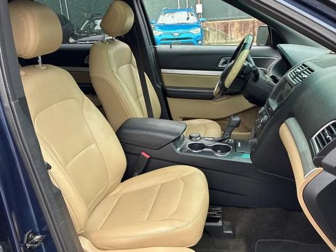 Used 2016 Ford Explorer XLT w/ Equipment Group 202A AWD/4WD image 10