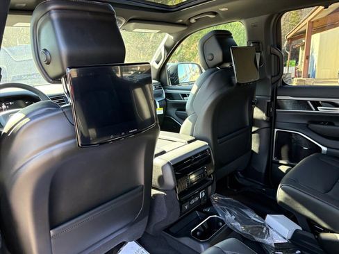 New 2026 Jeep Grand Wagoneer Limited AWD/4WD image 18