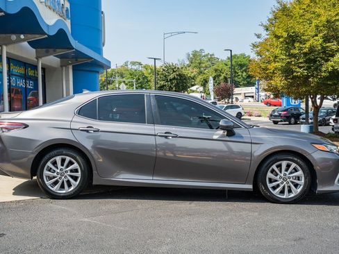 Used 2021 Toyota Camry LE FWD image 3