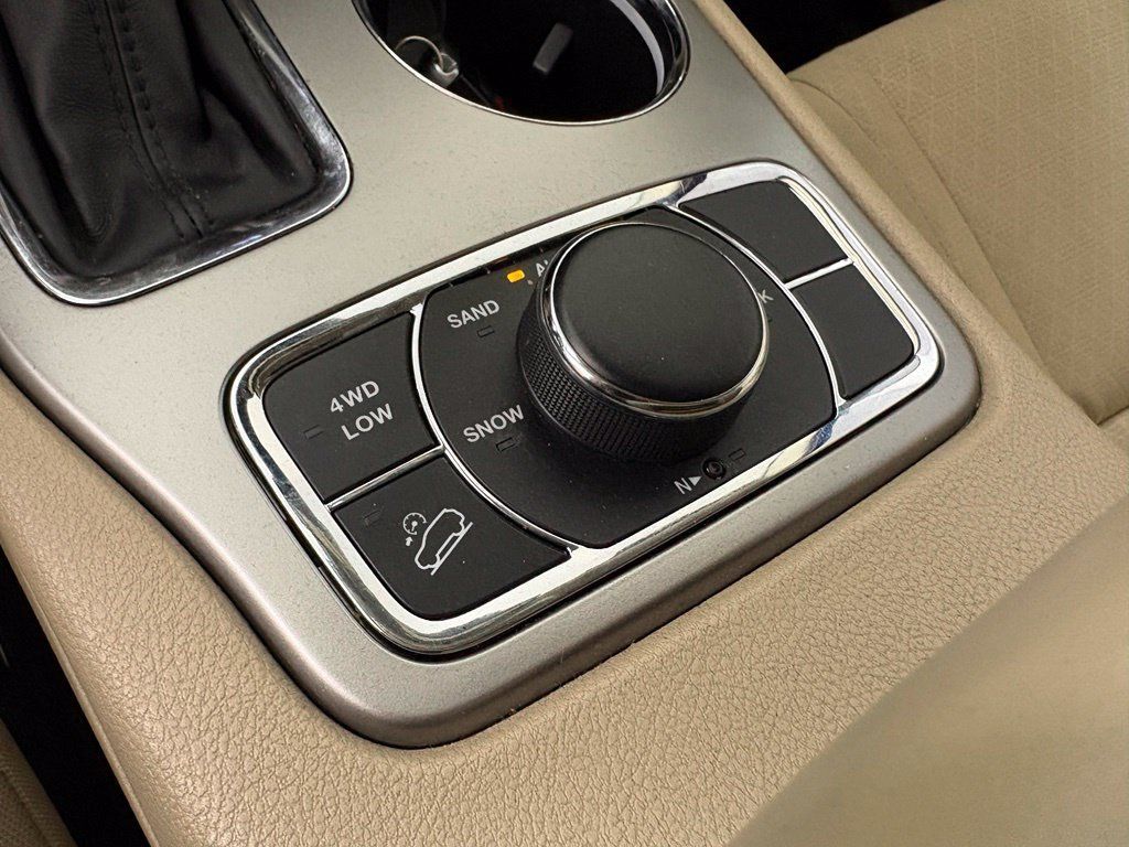 Used 2018 Jeep Grand Cherokee Laredo AWD/4WD image 35