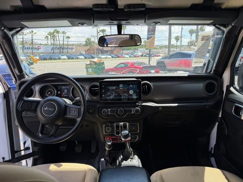 Used 2021 Jeep Wrangler Unlimited Sport AWD/4WD image 28