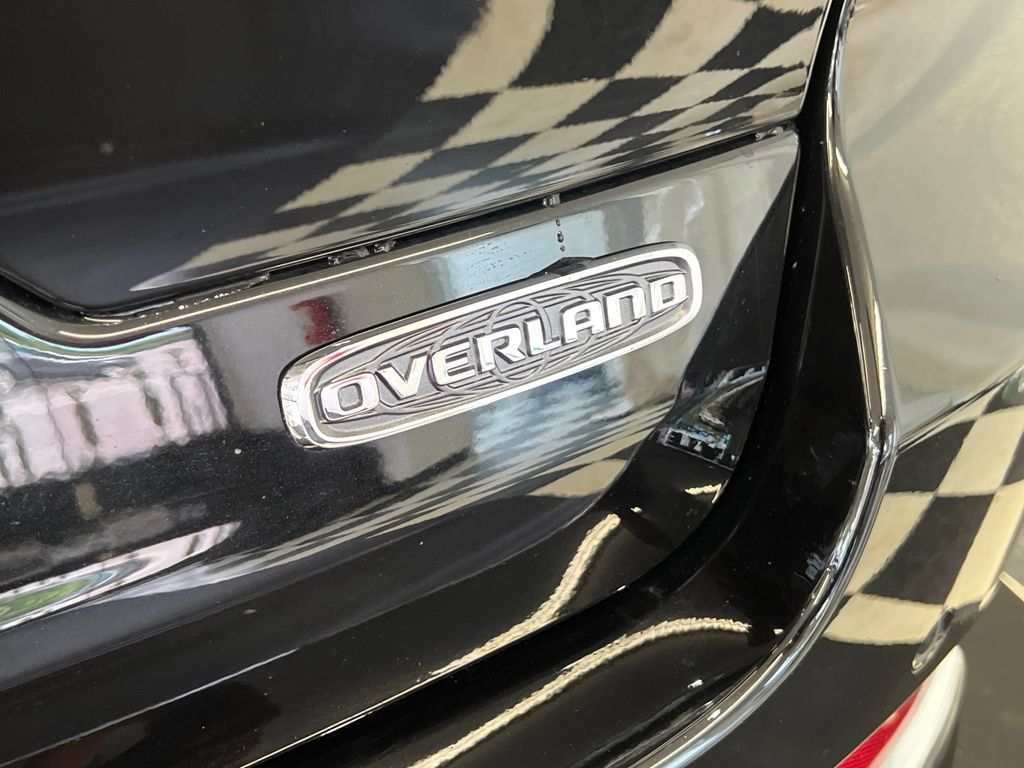 Used 2023 Jeep Grand Cherokee Overland AWD/4WD image 12