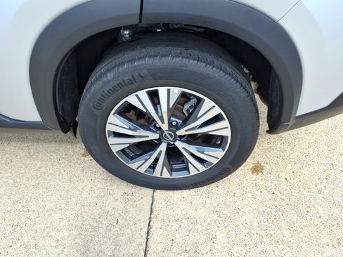 Used 2023 Nissan Rogue SV image 8