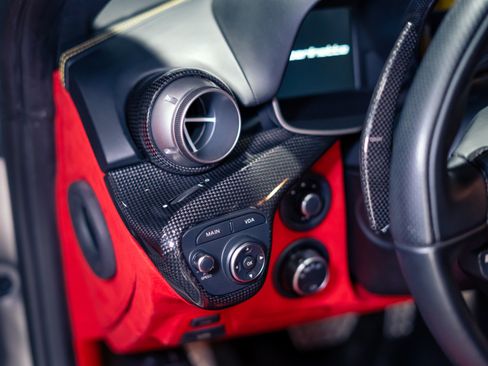 Used 2015 Ferrari F12 Berlinetta RWD image 20