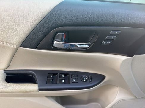 Used 2015 Honda Accord Touring image 13