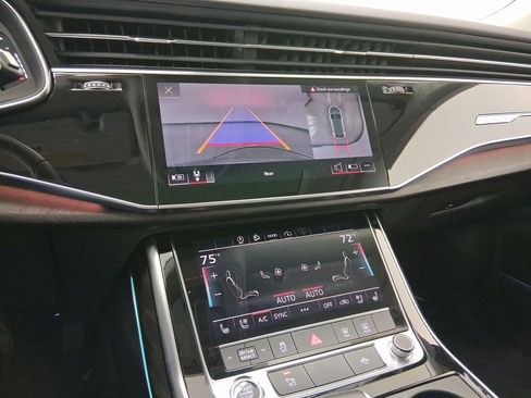 Used 2022 Audi Q8 Premium Plus image 25